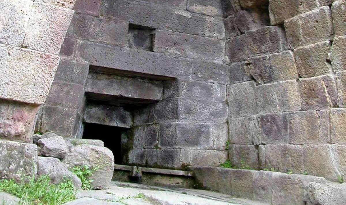 Fonte Sacra Nuragica Su Tempiesu Fonte Sacra Nuragica Su Tempiesu